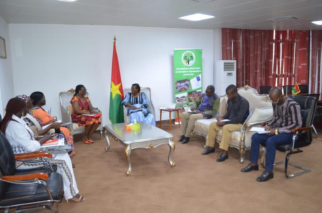 Lire la suite à propos de l’article Audience avec Mme Le  Ministre de la Solidarité, de l&rsquo;Action humanitaire, de la Réconciliation nationale, du Genre et de la Famille